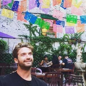 Meet your Posher, Gregory